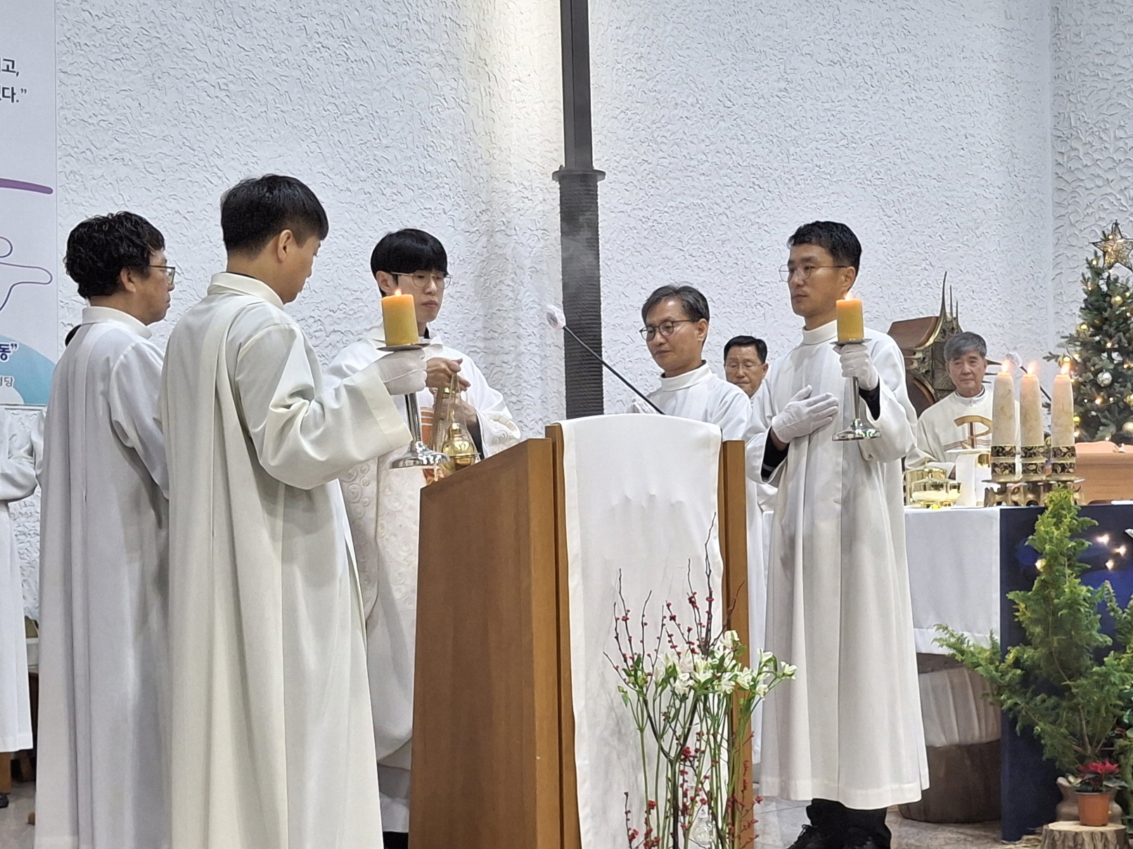 251224 성탄대축일밤미사_말씀의전례 (22).jpg