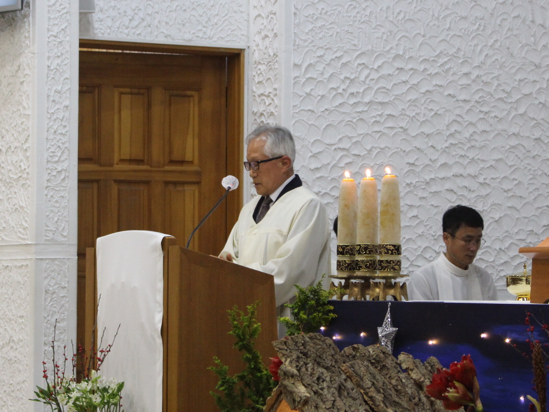 251224 성탄대축일밤미사_말씀의전례 (9).JPG