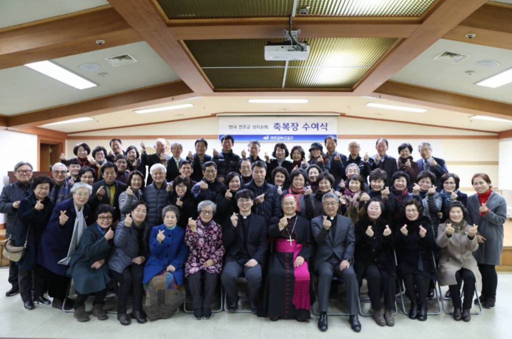 181220성지순례축복장수여식(28개본당60명).JPG