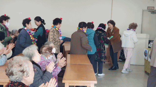 주인공 입장.gif