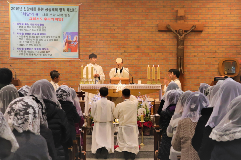 [크기변환]주님 성탄 대축일 밤 미사 9.jpg