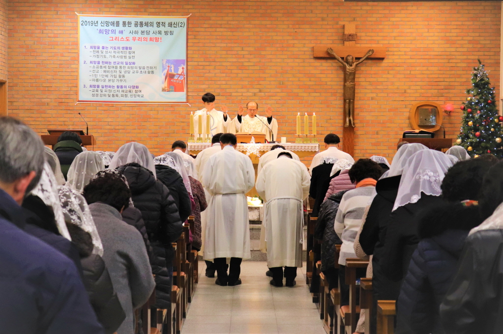 [크기변환]주님 성탄 대축일 밤 미사 12.jpg