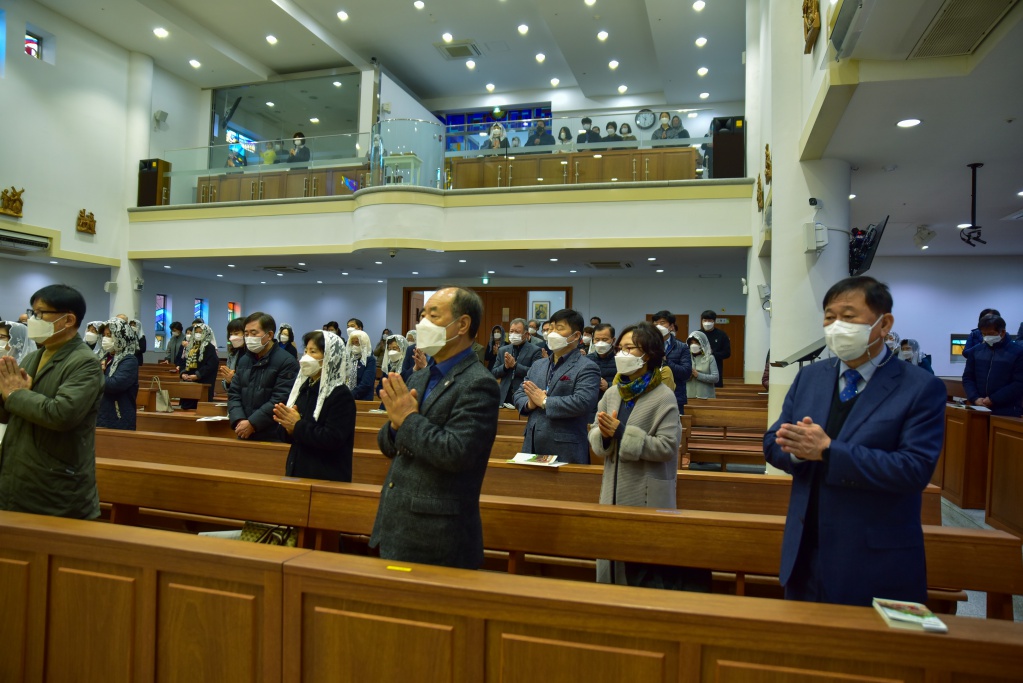 주교님미사집전12.jpg