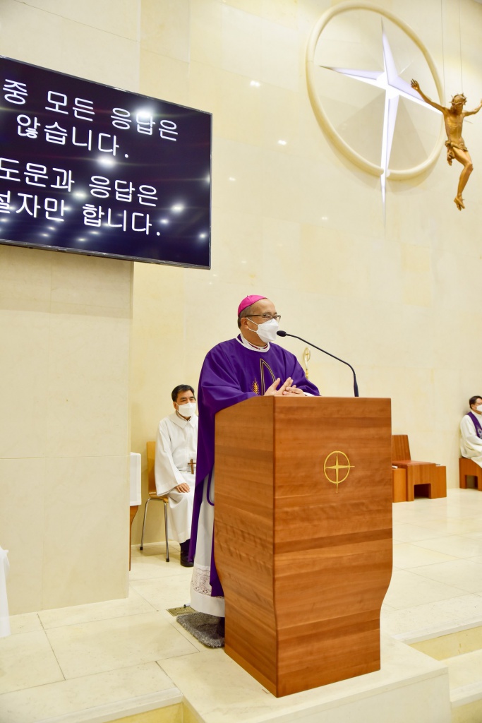 주교님미사집전26.jpg