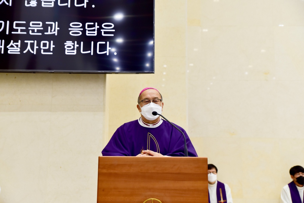 주교님미사집전27.jpg