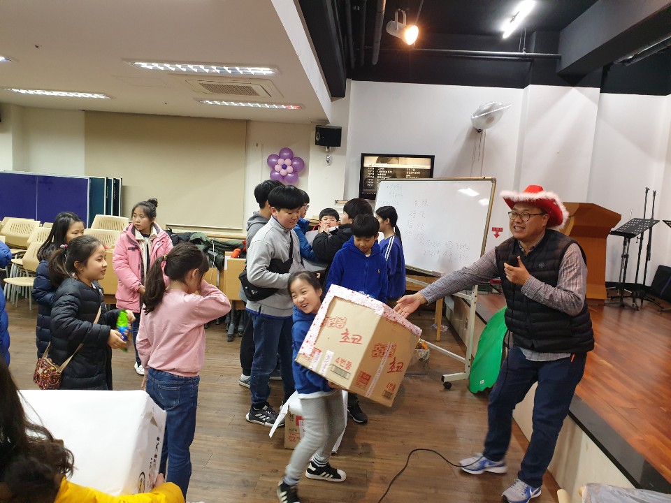 2019-12-21 주일학교 성탄맞이 행사 (25).jpg