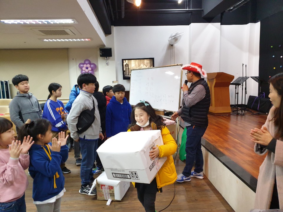 2019-12-21 주일학교 성탄맞이 행사 (26).jpg