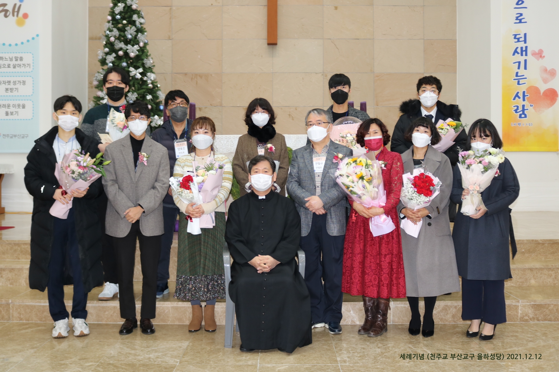 2021-12-12 세례식 단체사진 (1).JPG