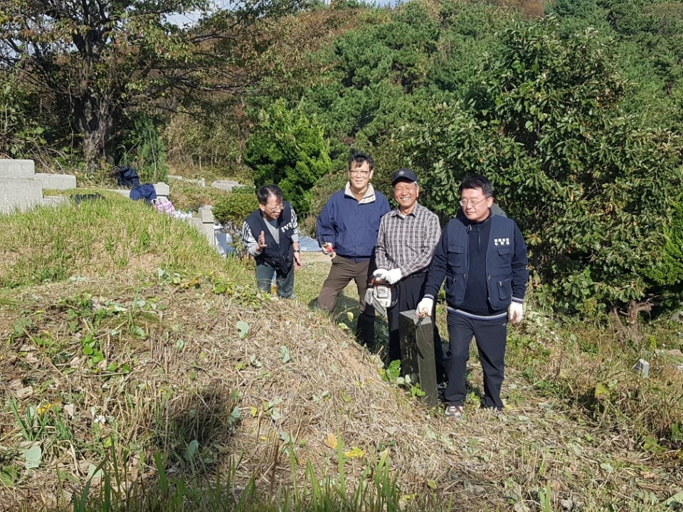 20181028망미성당누룩회무연고묘지벌초005.jpg