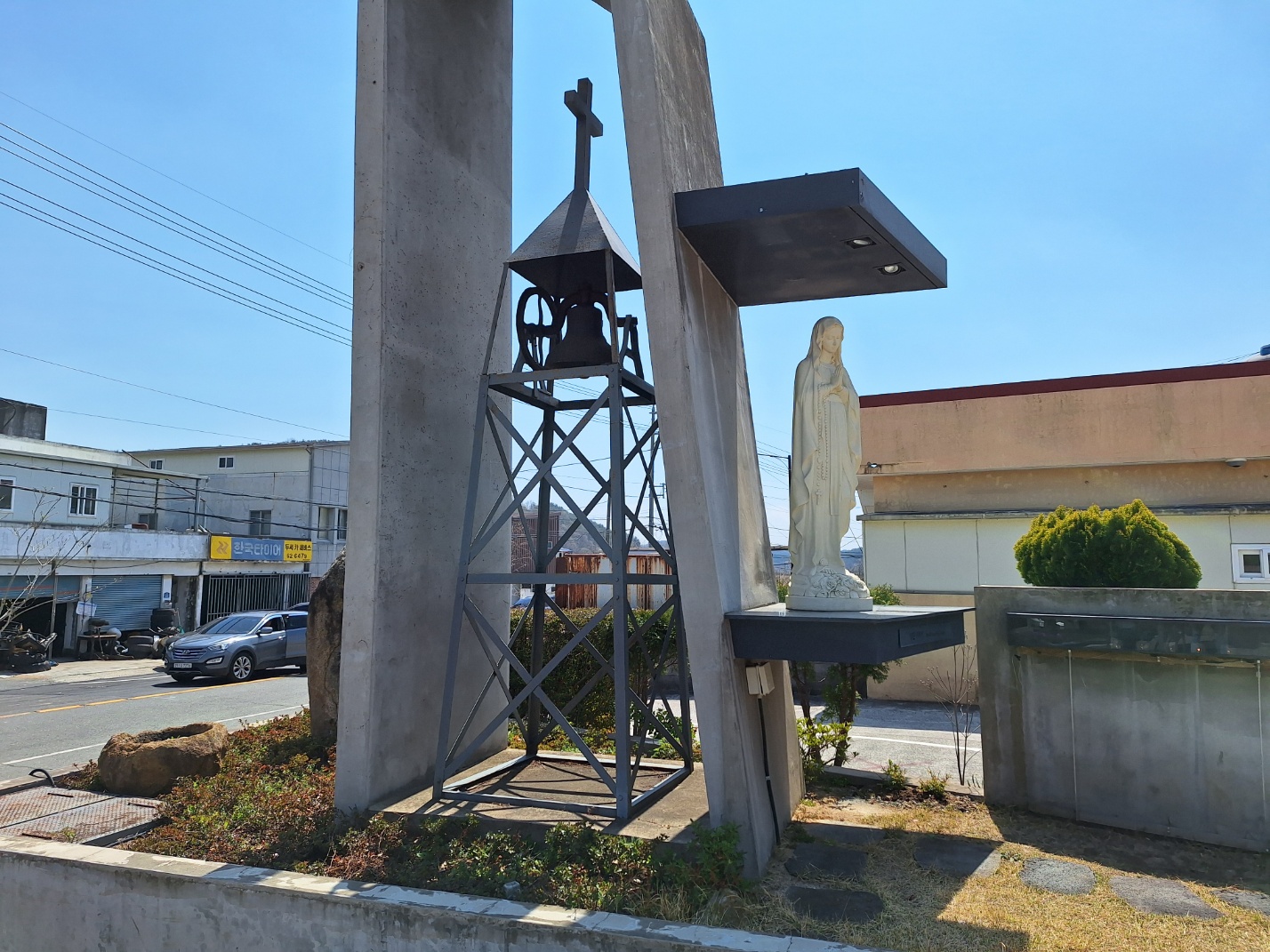 1744031053409-3.jpg