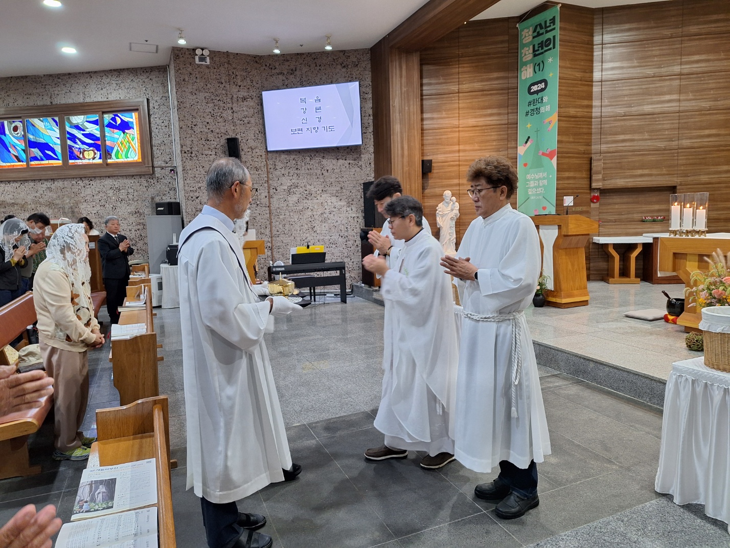 1728191623816-4.jpg