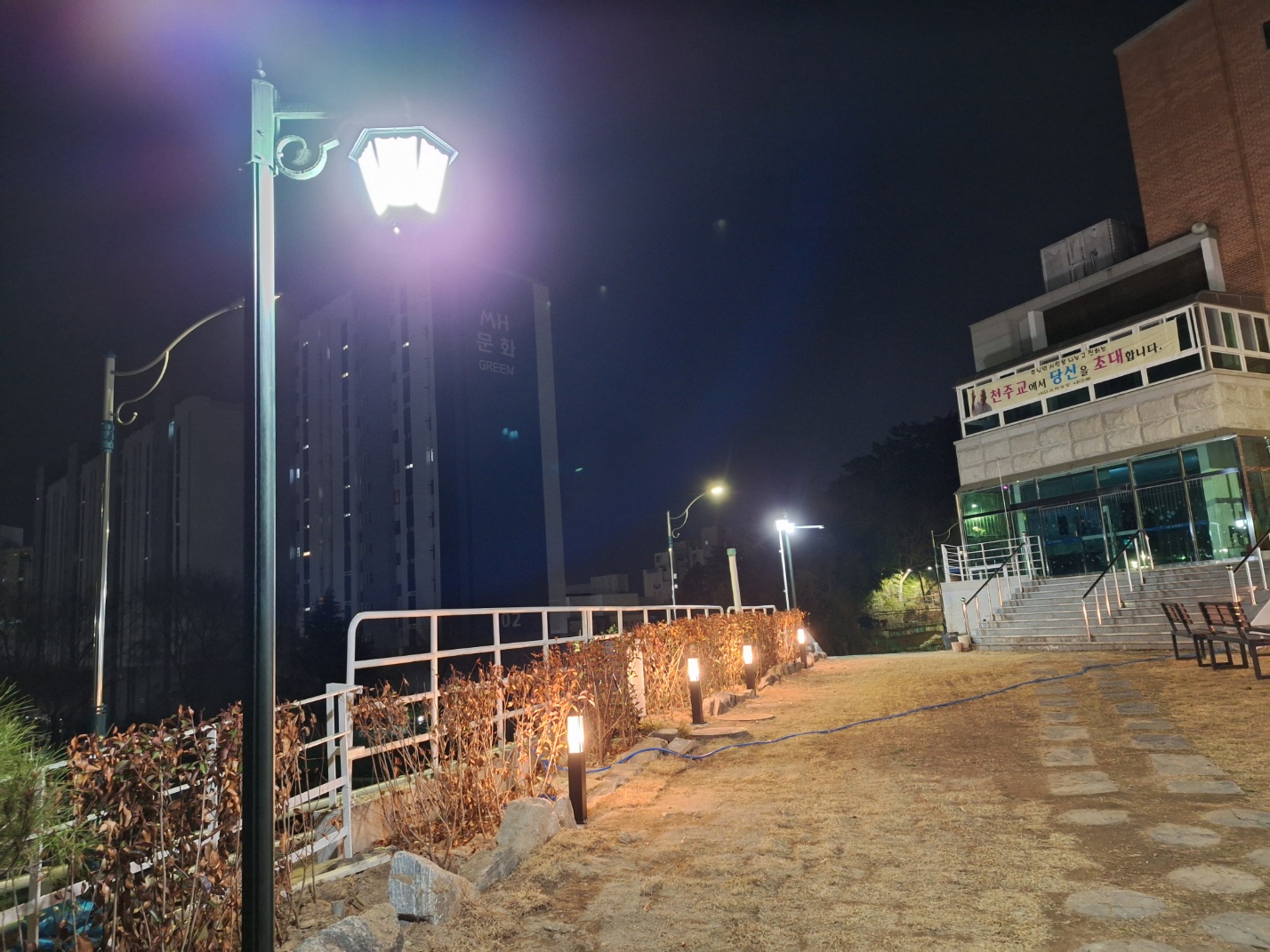 1742677463140-7.jpg