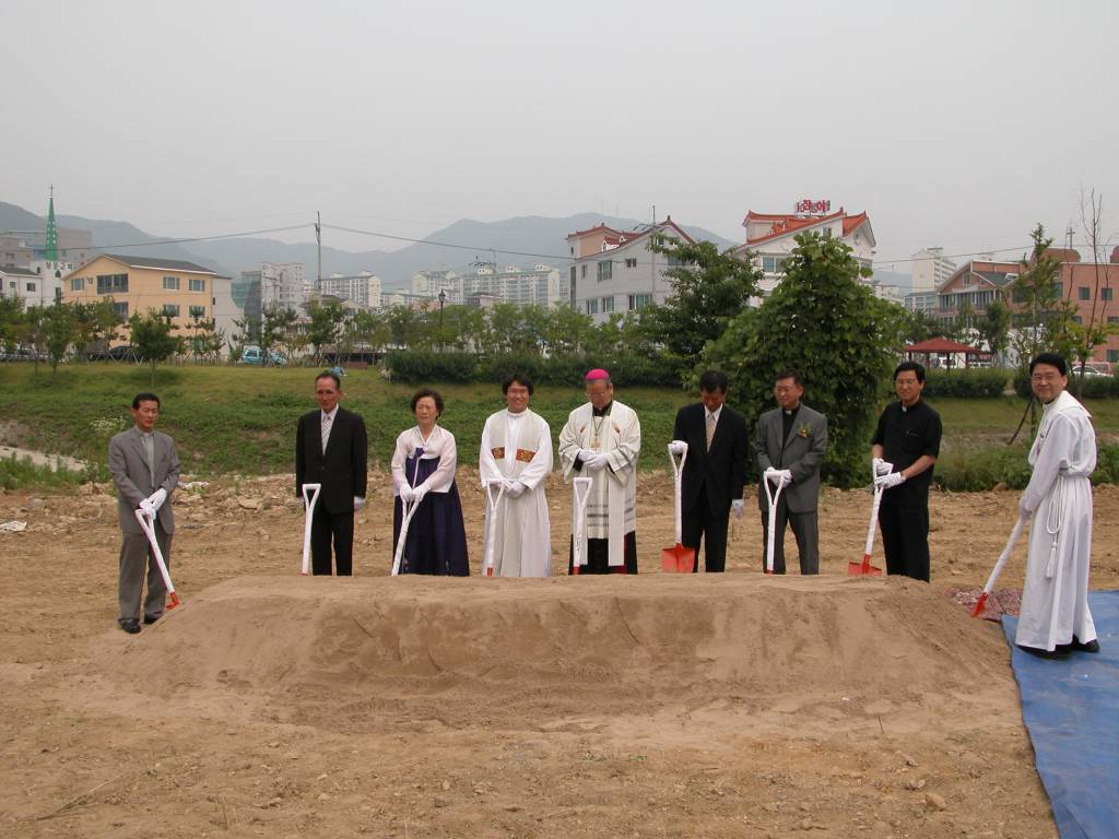 2005.06.19 장유대청성당 대지기공식 (2).jpg