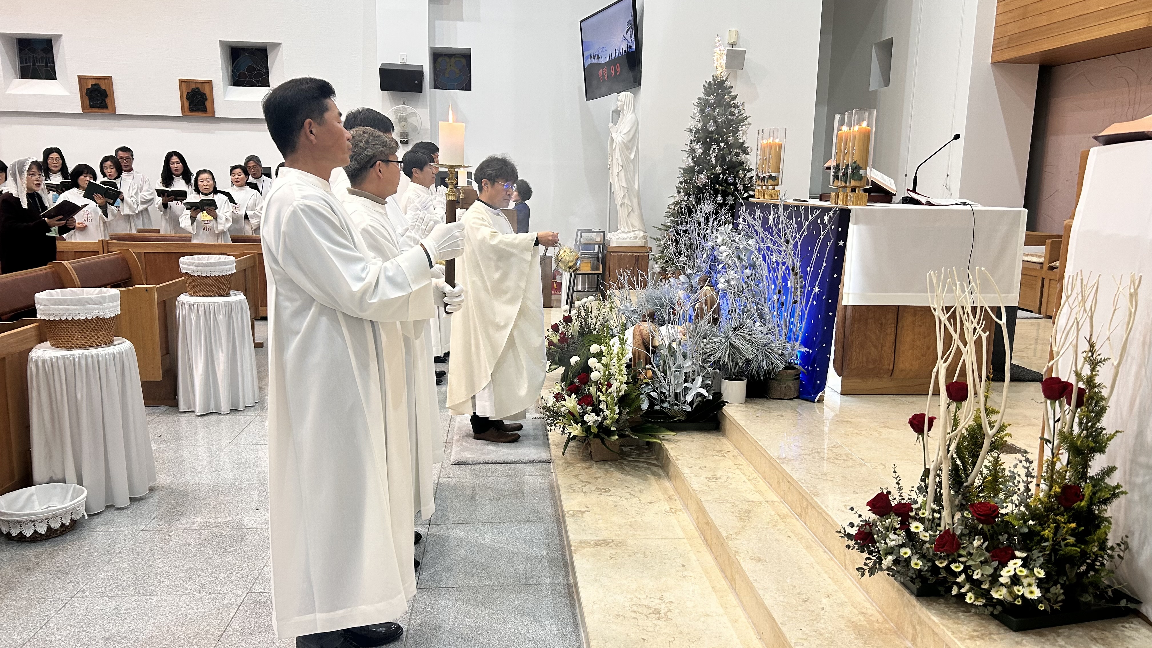 20241224-성찬 대축일 밤 미사 (12).jpg