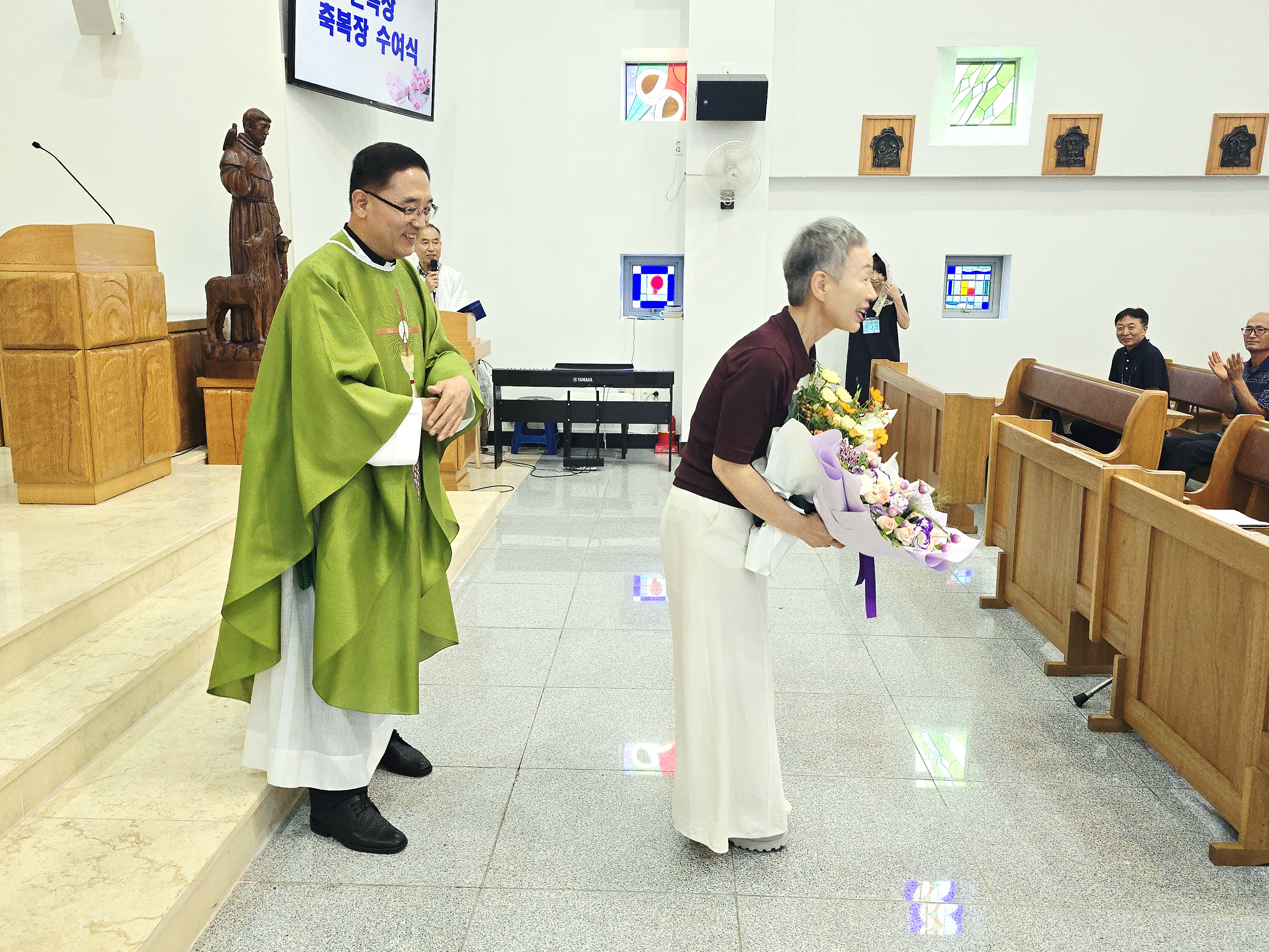 20250907-사무장님 근속상 축복장 수여식 (5).JPG
