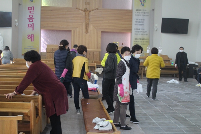 20180324-부활맞이 본당대청소 (9).JPG