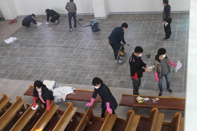 20180324-부활맞이 본당대청소 (8).JPG