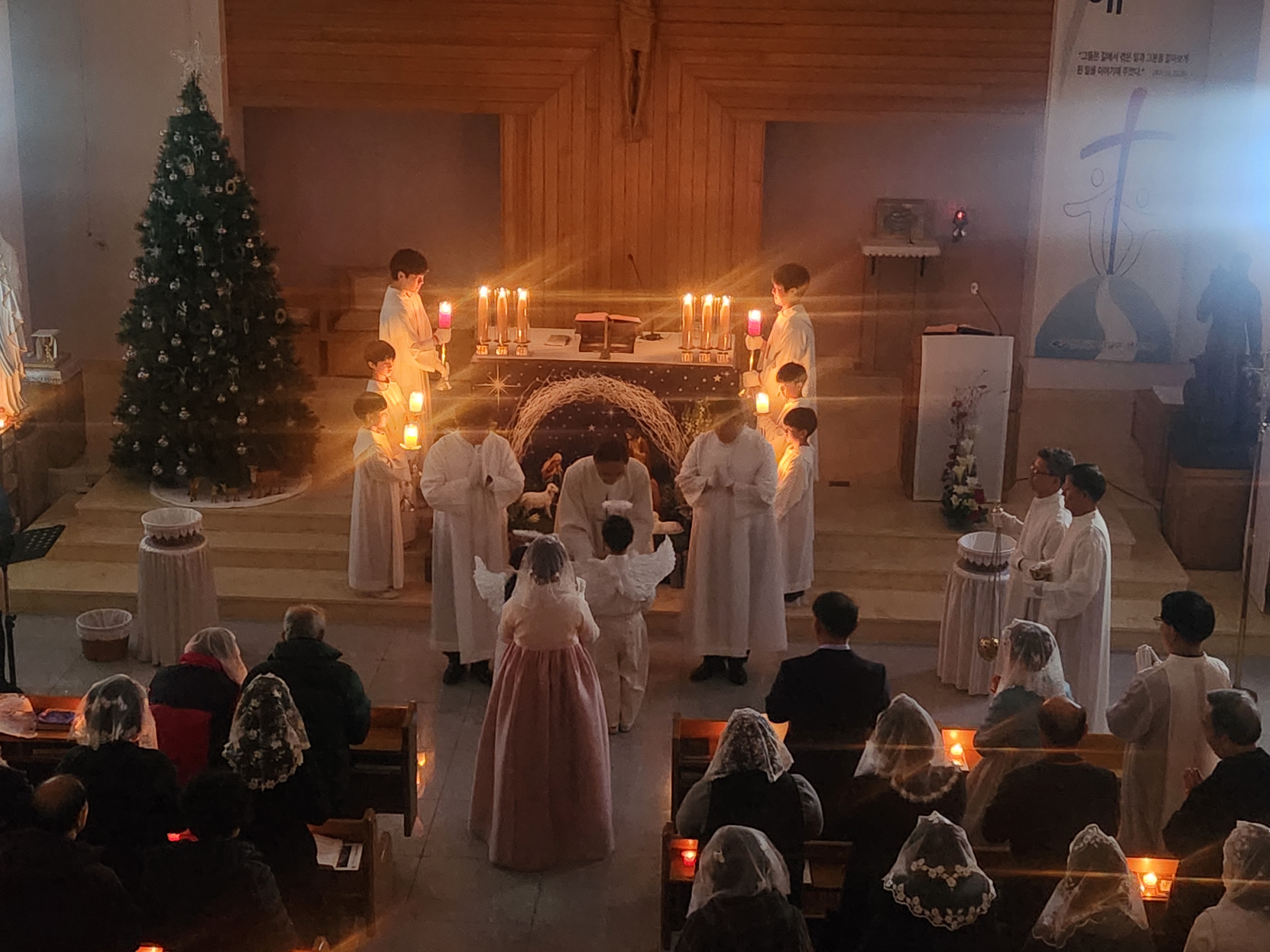 20251224-주님 성탄 대축일 밤 미사 (6).JPG