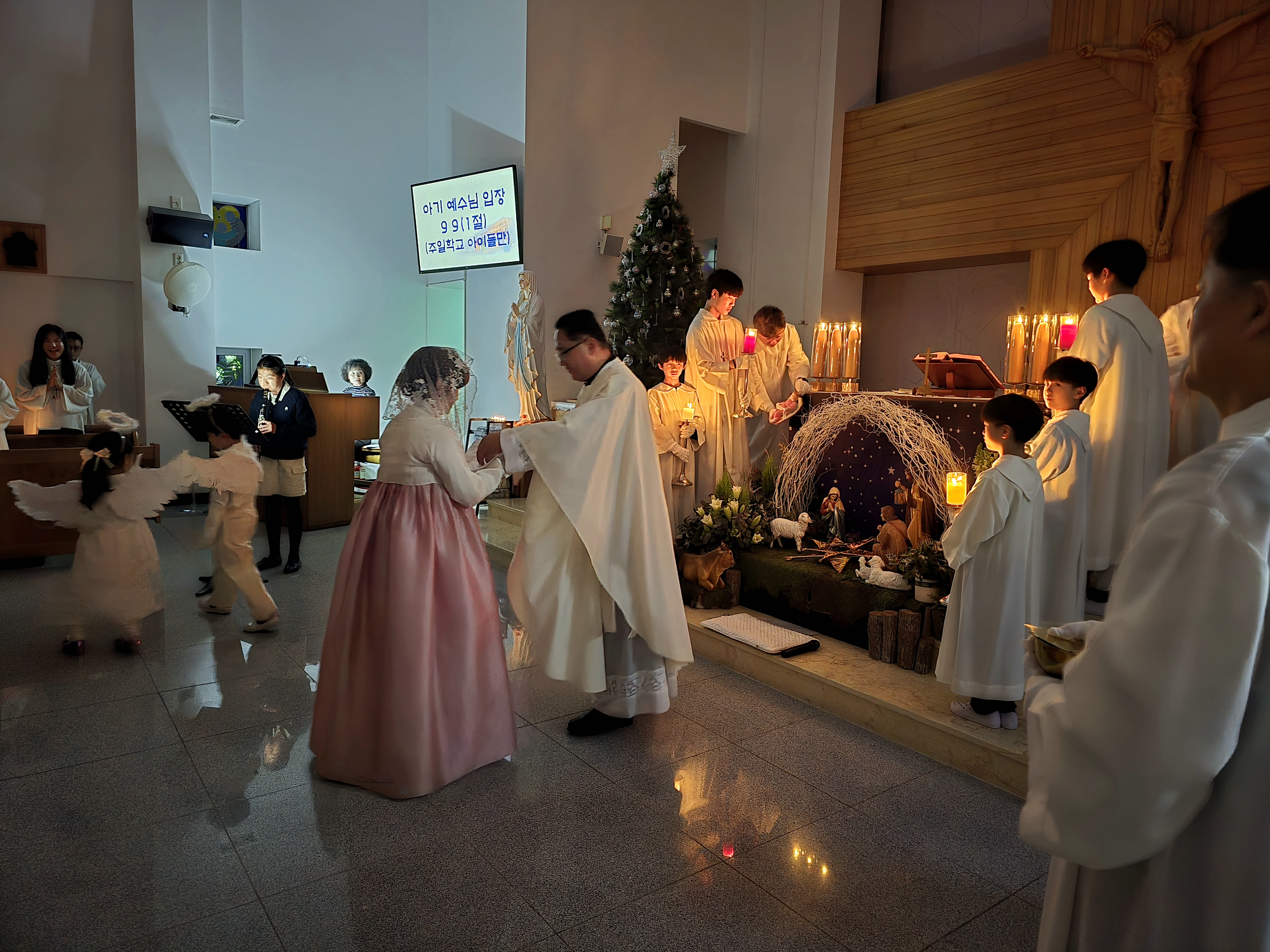 20251224-주님 성탄 대축일 밤 미사 (20).JPG