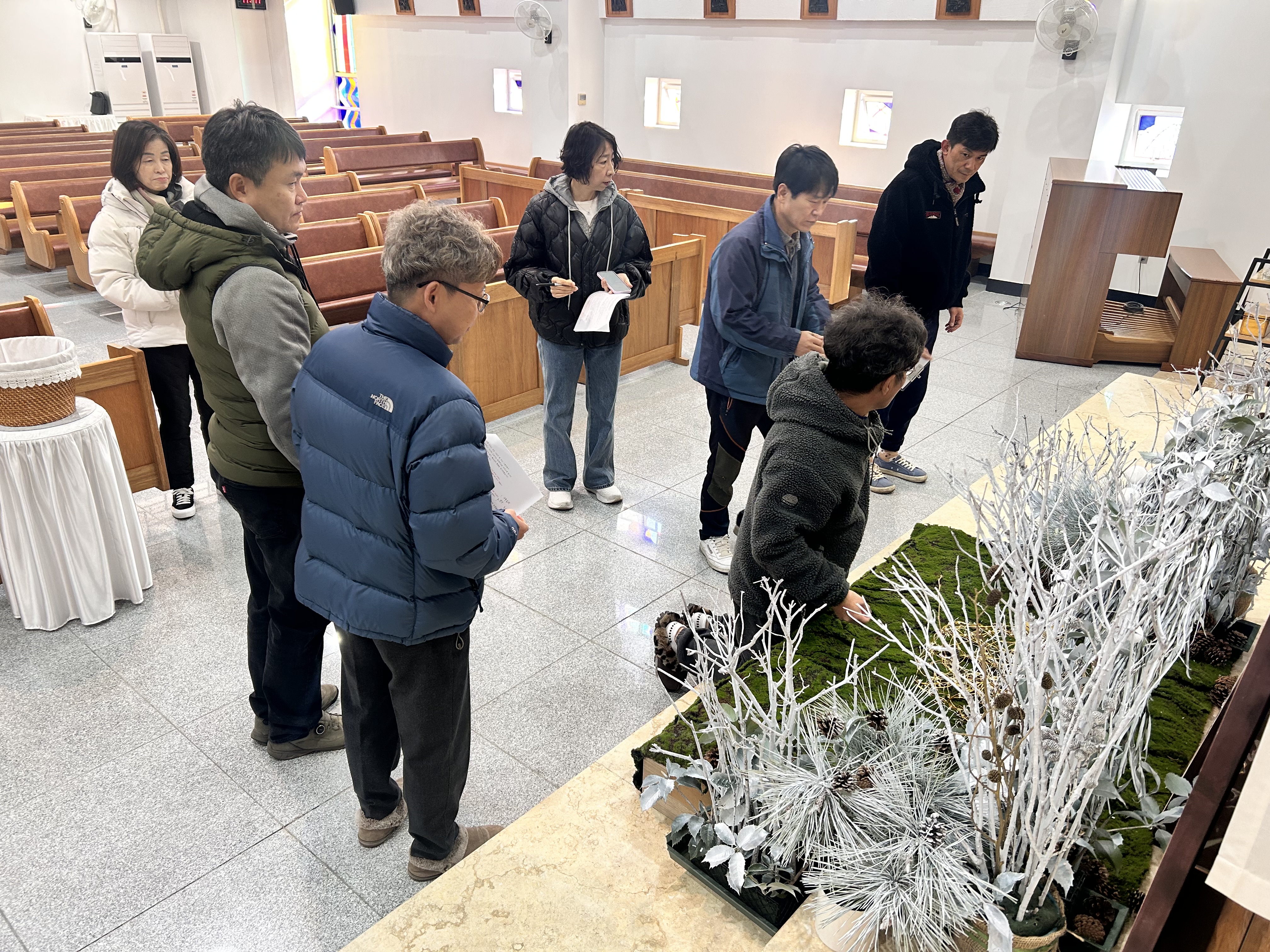 20241221-성탄대축일 준비하는 신자들 (1).jpg