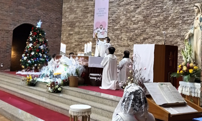 2022-12-24 성탄 성야 미사.jpg