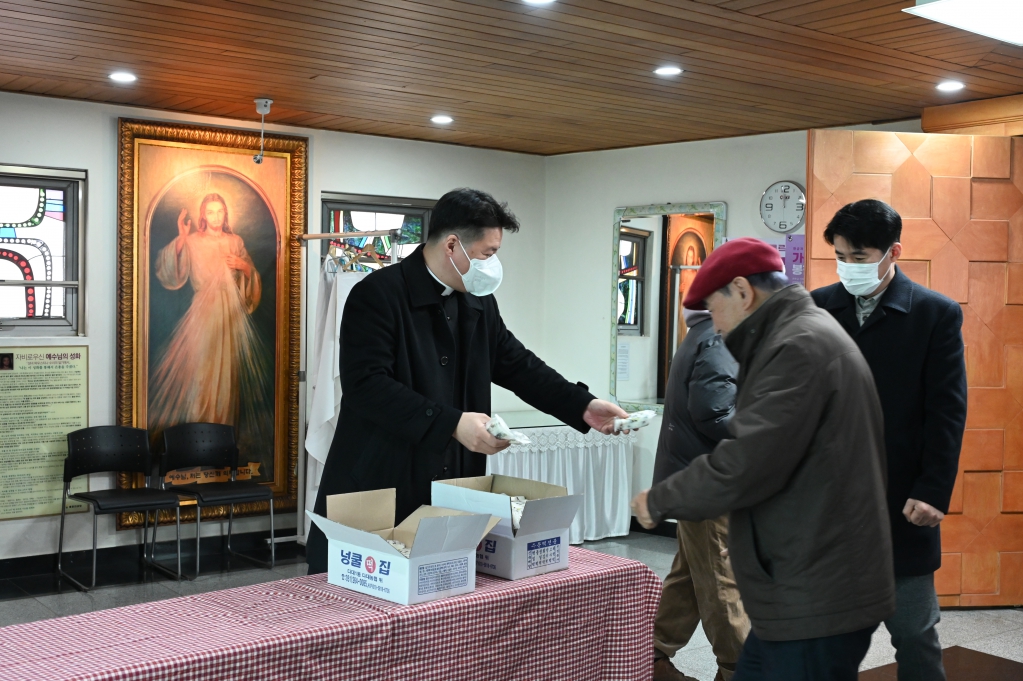 2026년1월1일-천주의성모마리아대축일미사후신부님.JPG