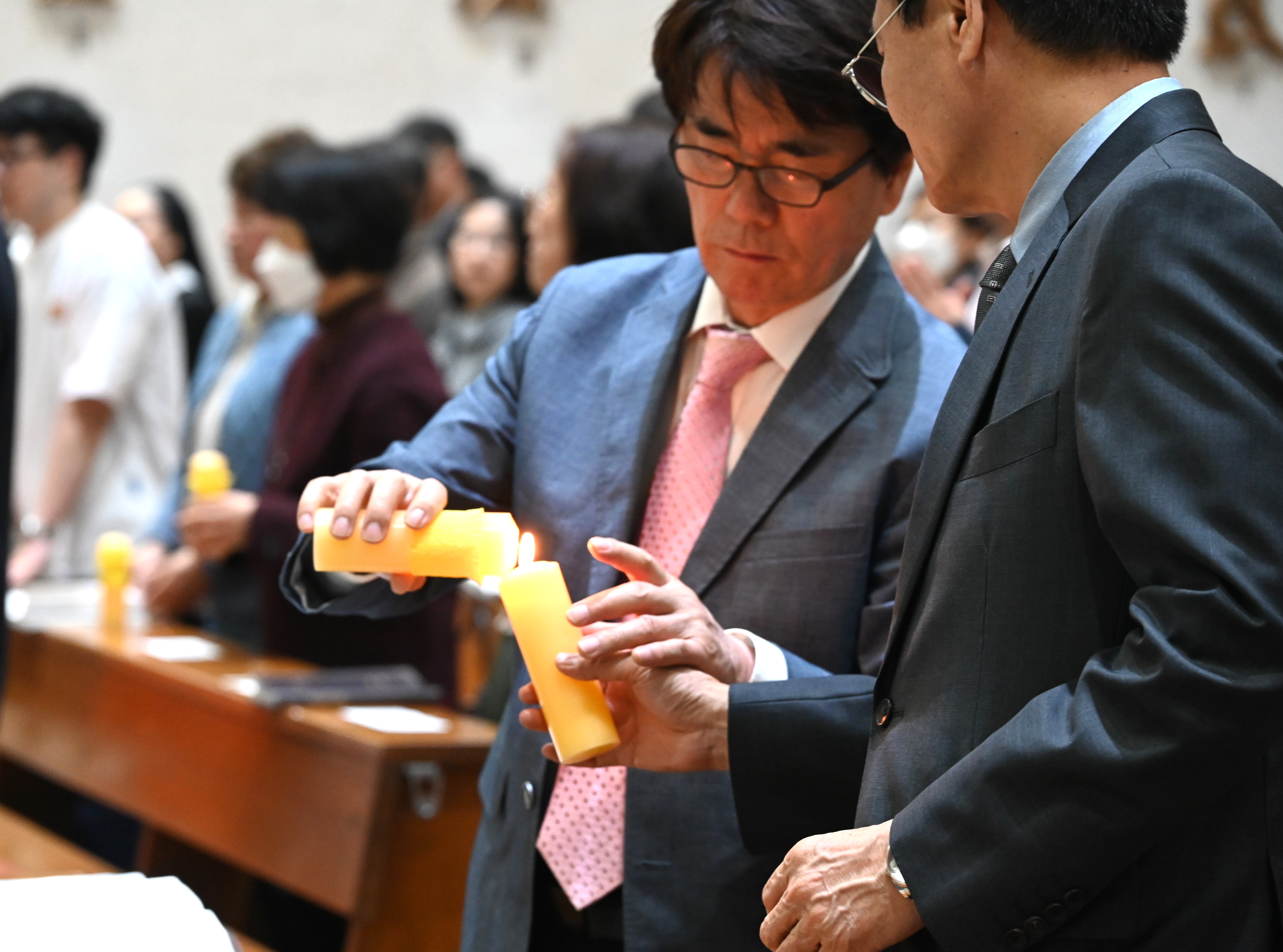 2024년3월30일파스카성야세례갱신후점화.JPG