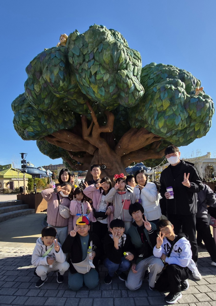 2025년11월15일-초등부소풍단체사진2.jpg