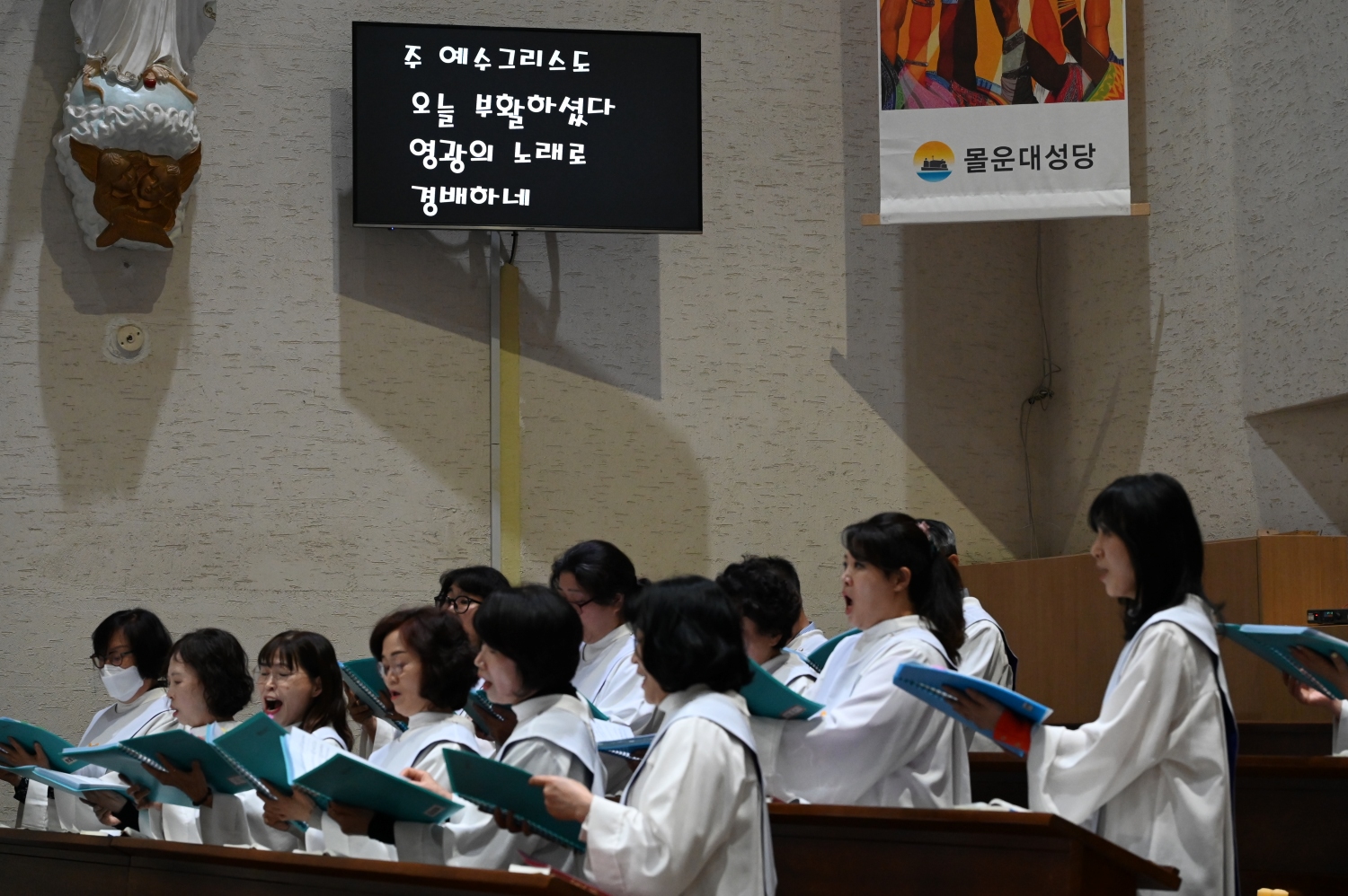 2024년3월31일부활대축일성가대3.jpg