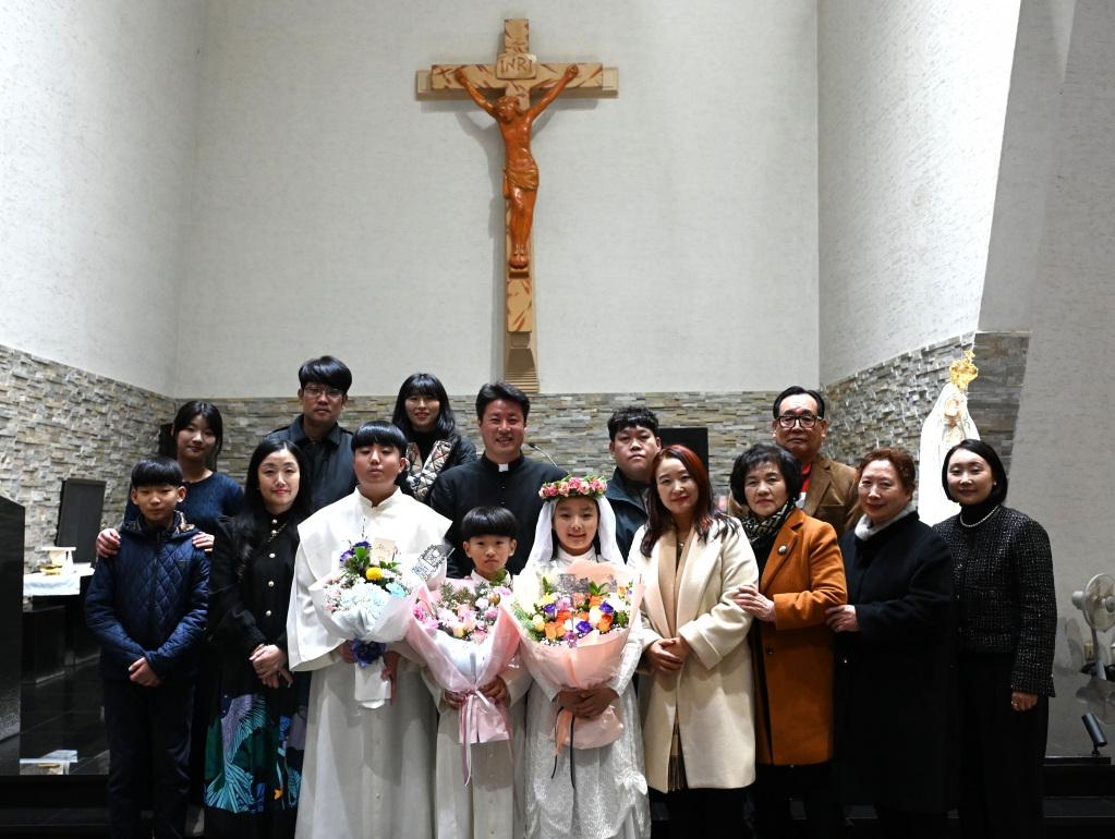 2025년11월22일-첫영성체단체사진2.JPG