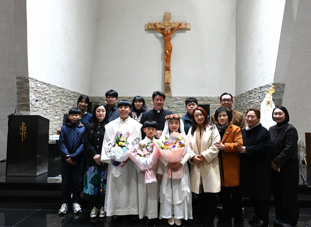 2025년11월22일-첫영성체단체사진.JPG
