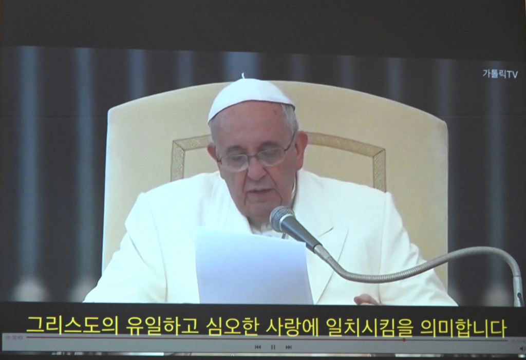 2024년12월15일-대림특강교황님성체5.JPG