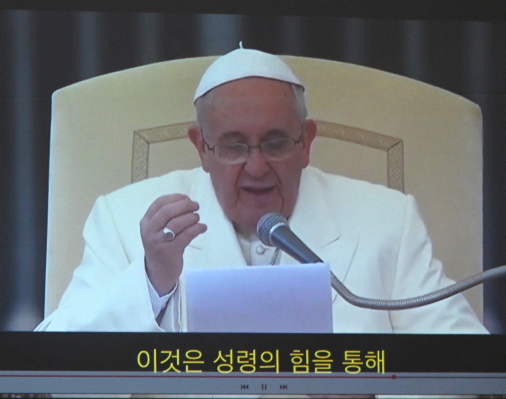 2024년12월15일-대림특강교황님성체4.JPG