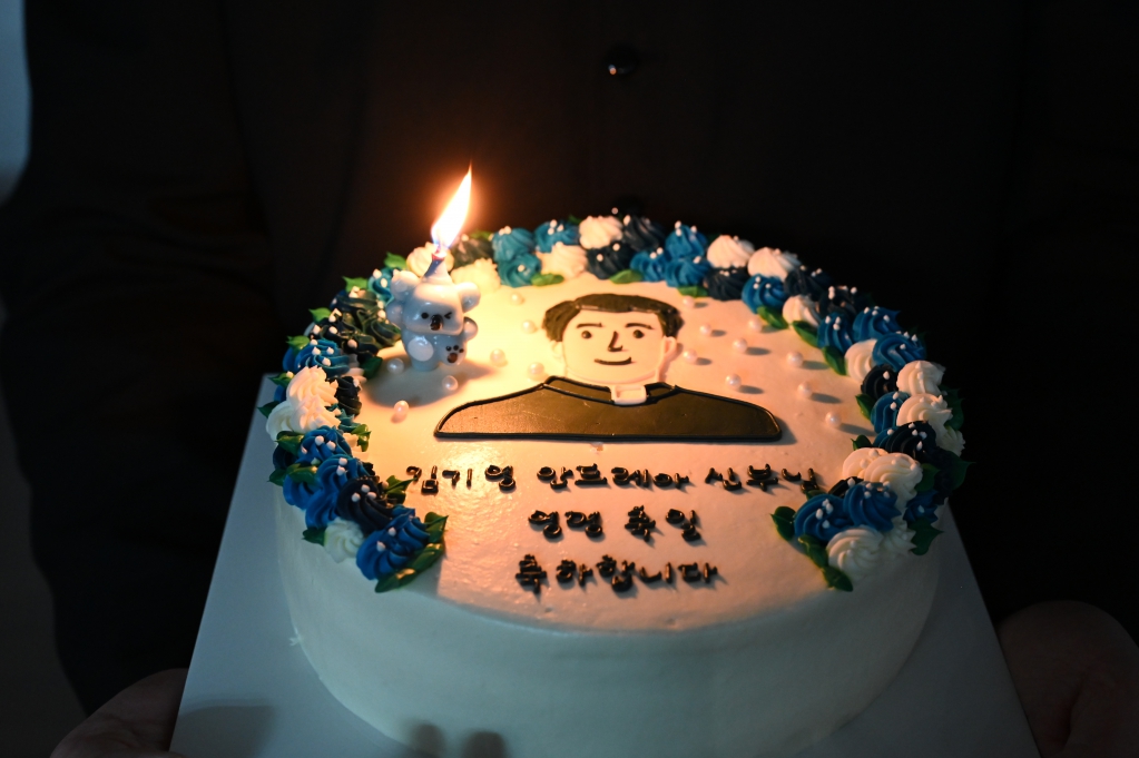 2025년11월23일-연총친목회신부님축하케이크.JPG