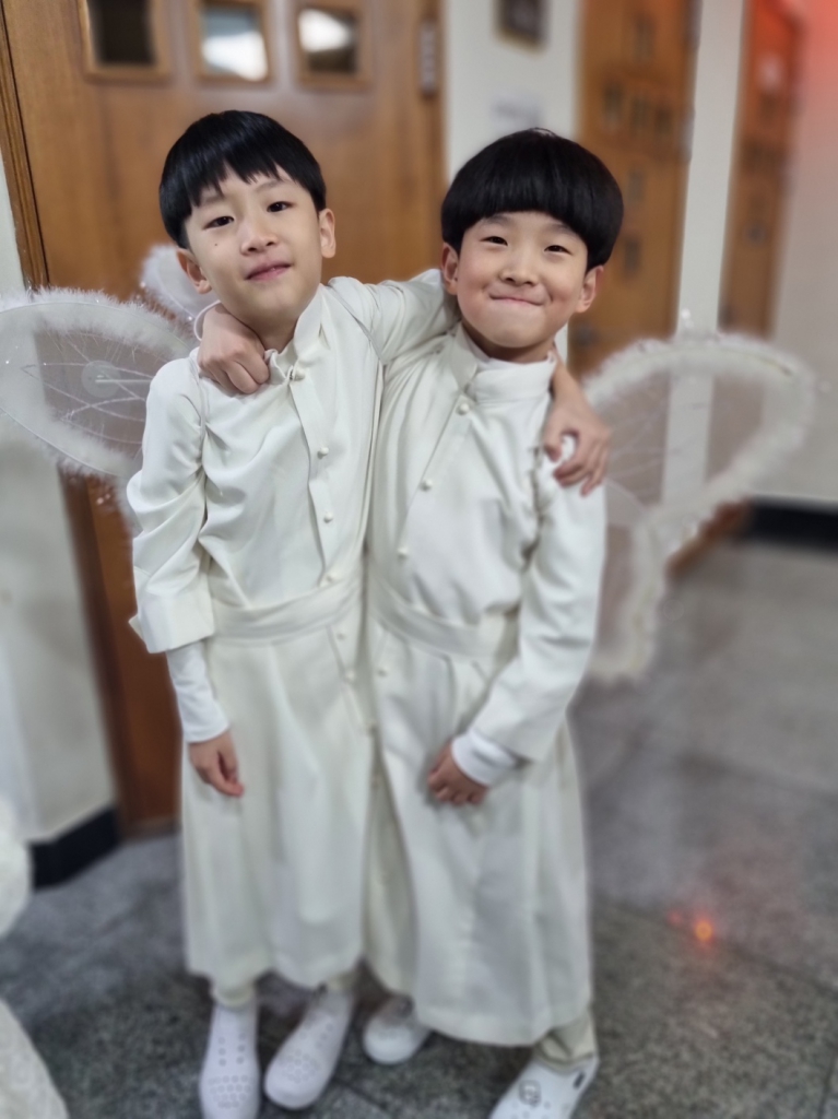 2024년12월24일-성탄밤미사천사들3.jpg