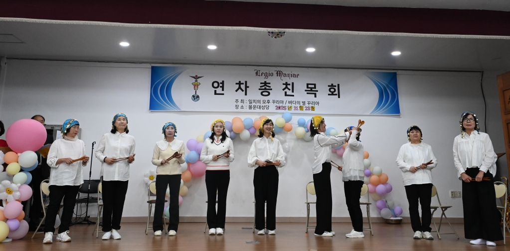 2025년11월23일-연총친목회바뇌의성모공연3.JPG