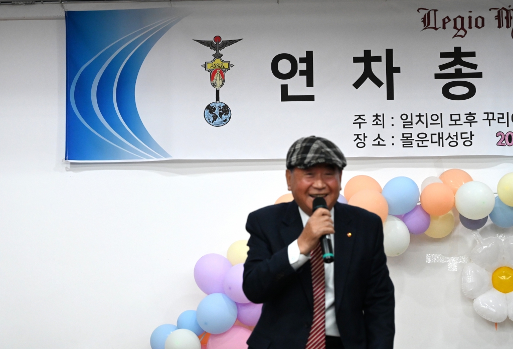 2025년11월23일-연총친목회회장님노래2.JPG