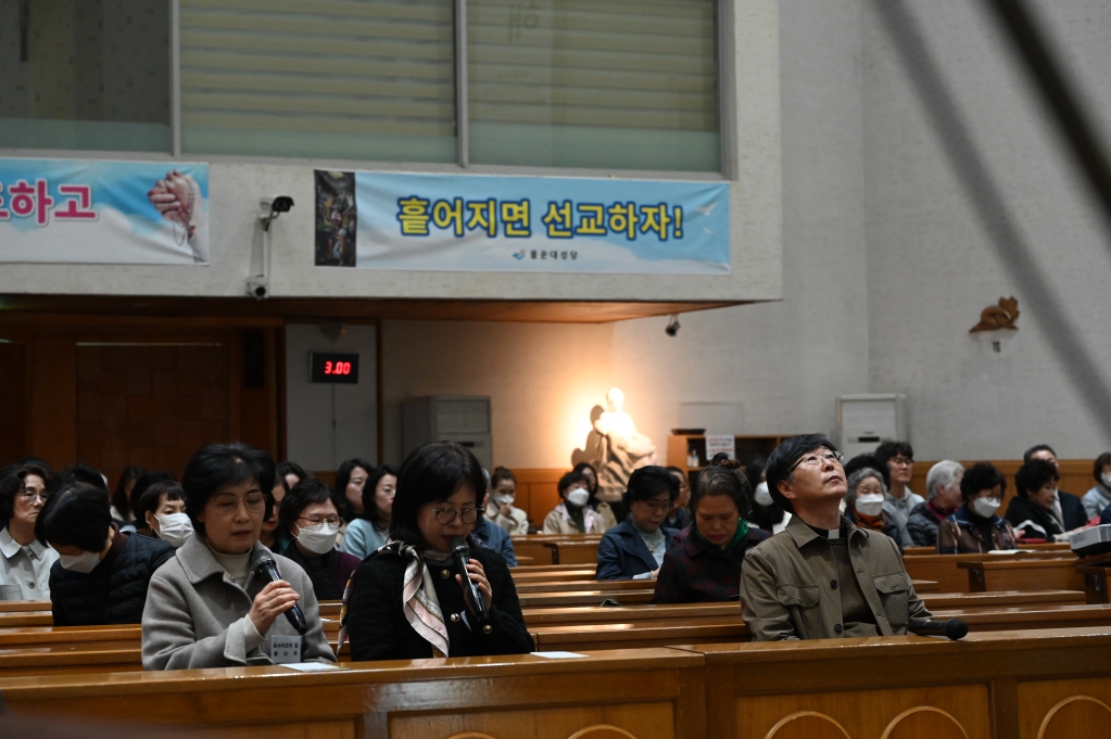 2025년 4월 6일-사순특강3시기도.JPG