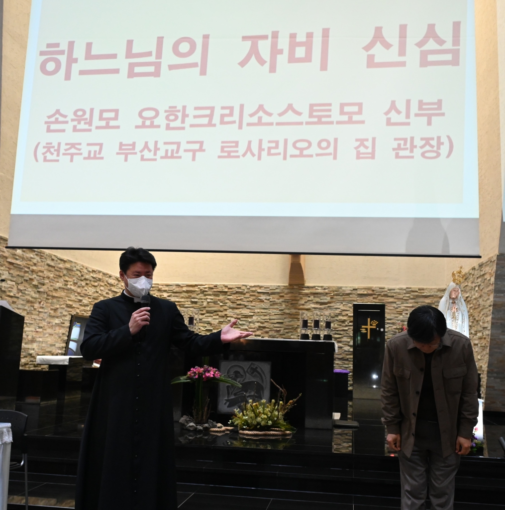 2025년 4월 6일-사순특강신부님소개2분.JPG