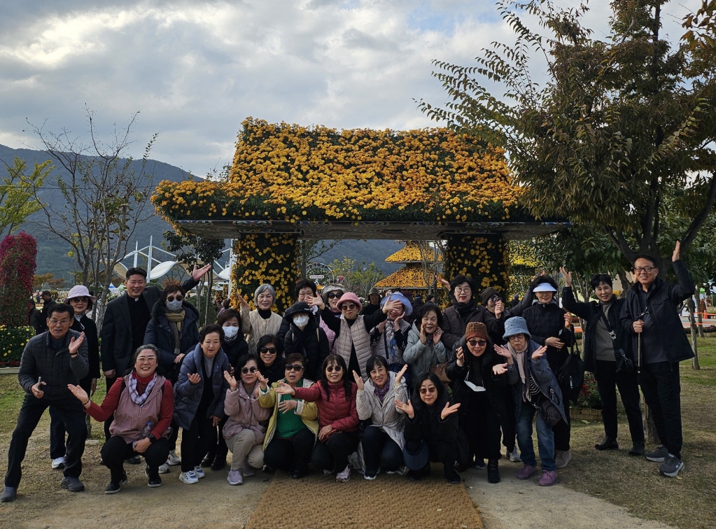 2025년11월3일-연도회황산공원단체2.jpg