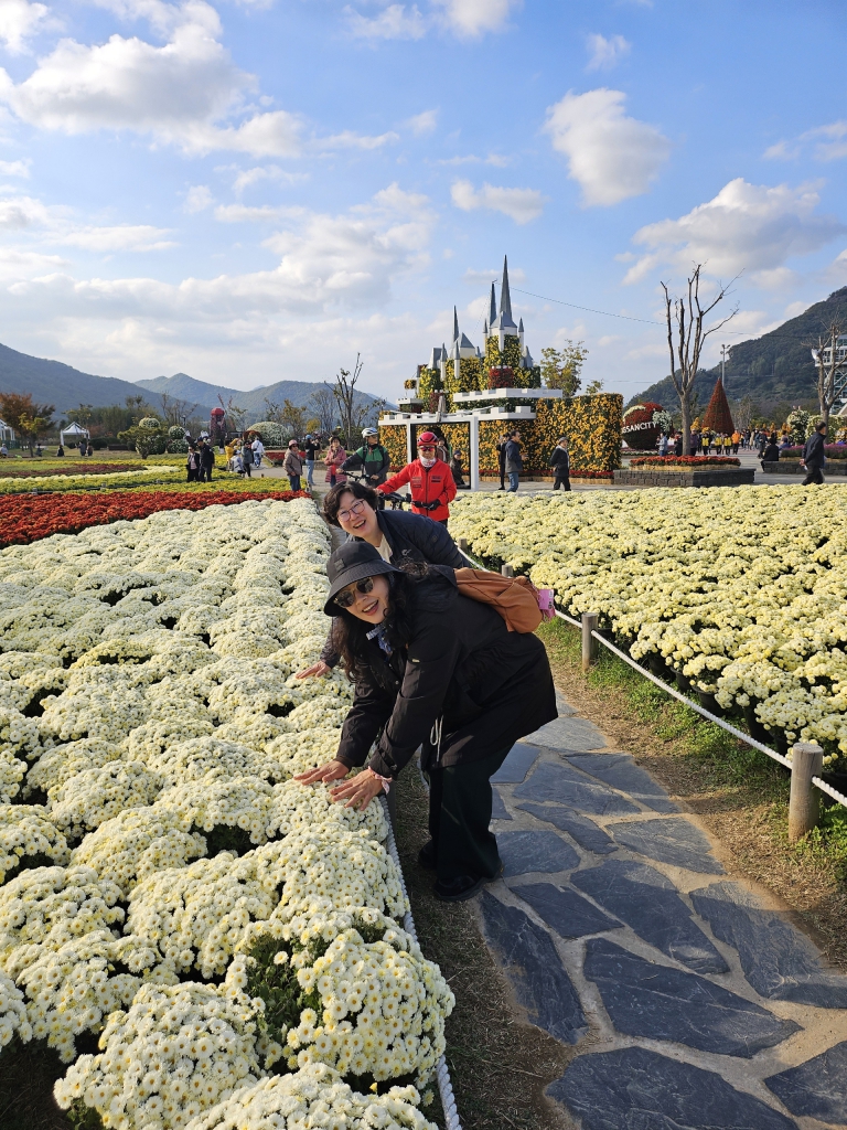 2025년11월3일-연도회황산공원자매님들.jpg