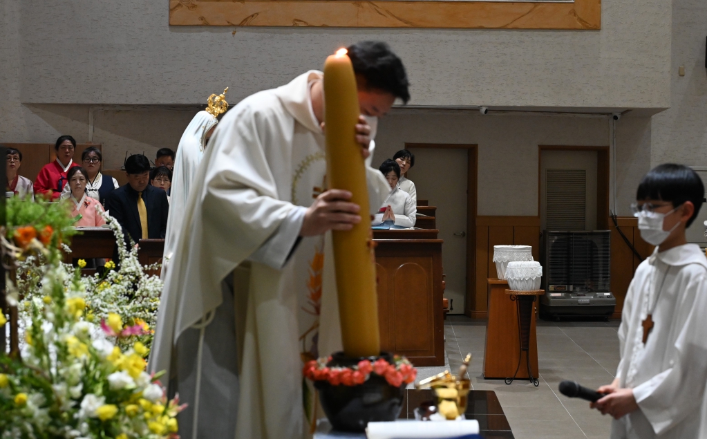 2025년 4월19일-부활성야미사성수축성초.JPG