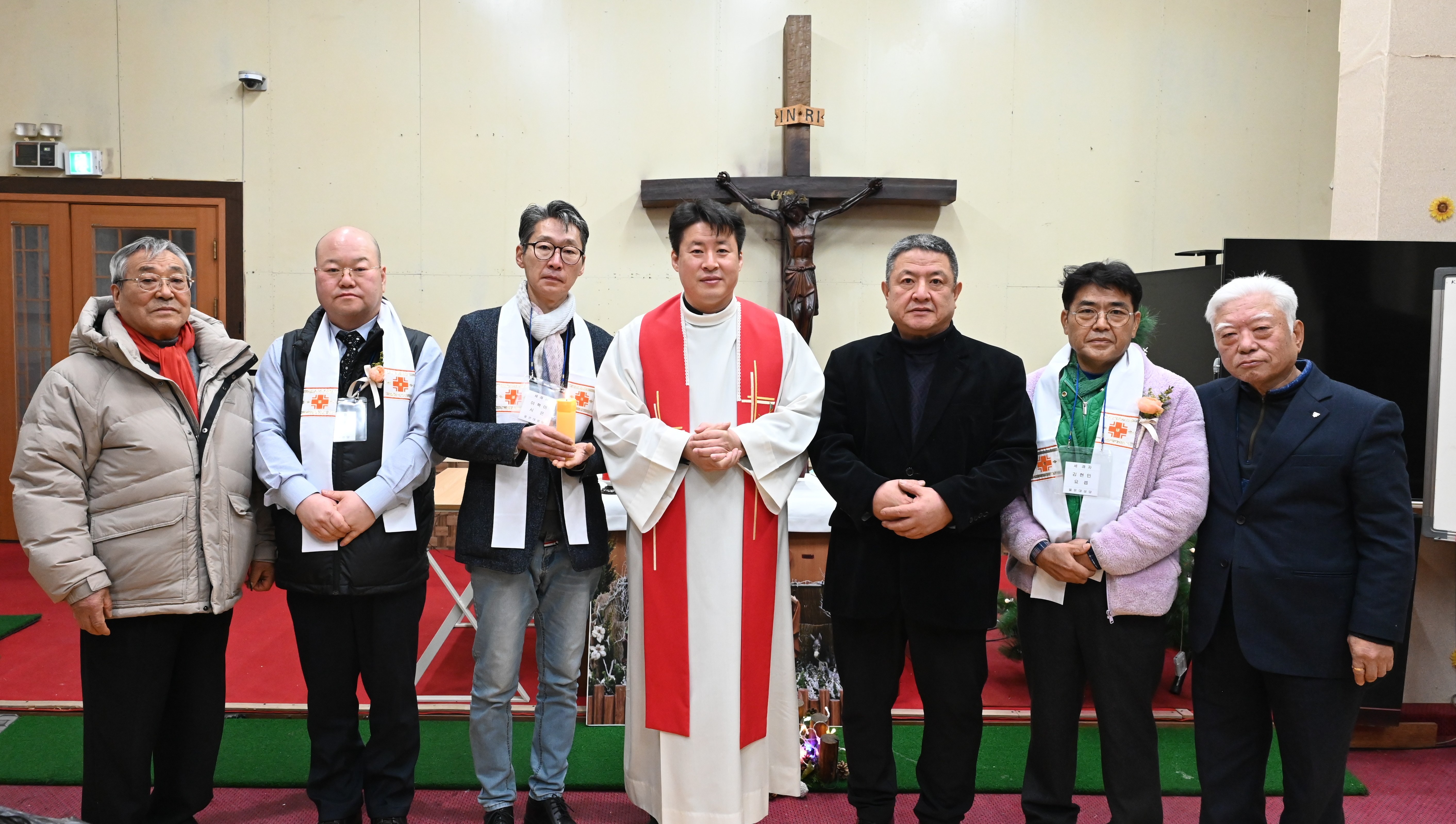 2025년12월26일-복지관세례식신부님단체.JPG
