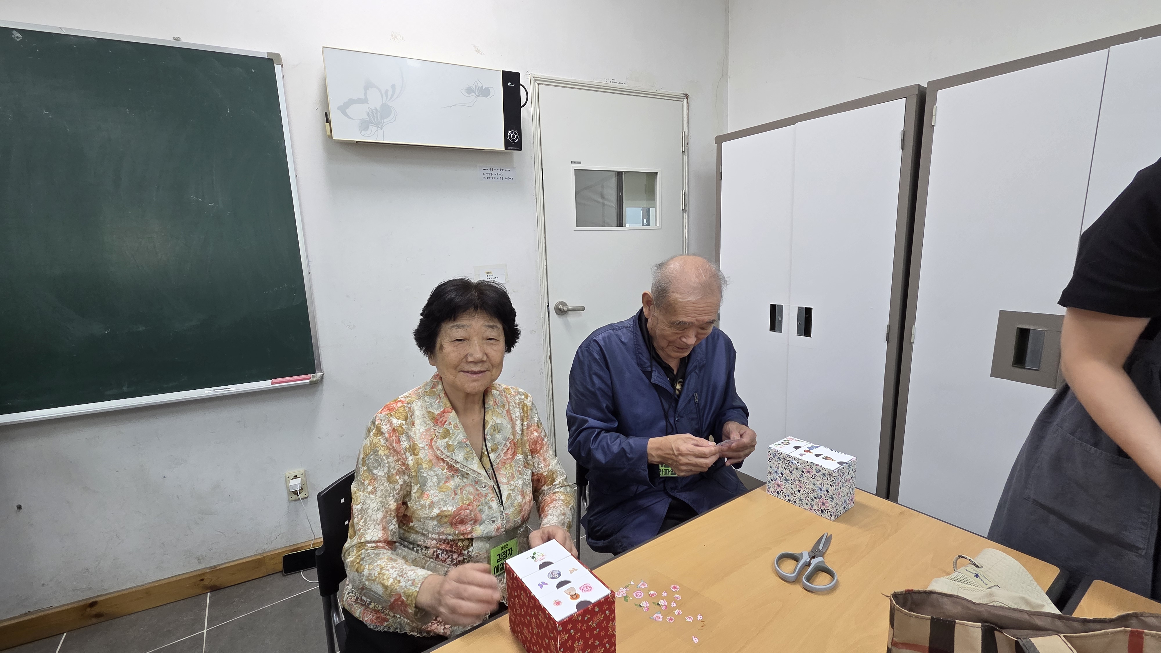2025년10월11일-성심대묵주함만들기서일권님.jpg