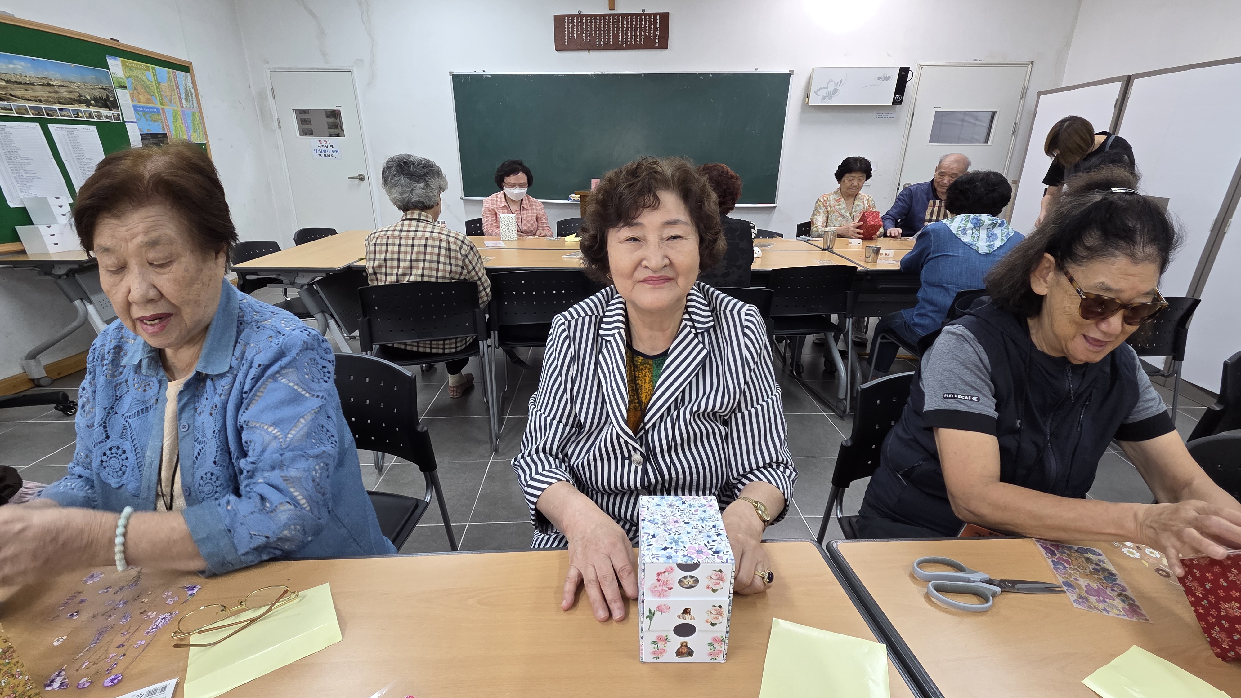 2025년10월11일-성심대묵주함만들기베네딕타님.jpg