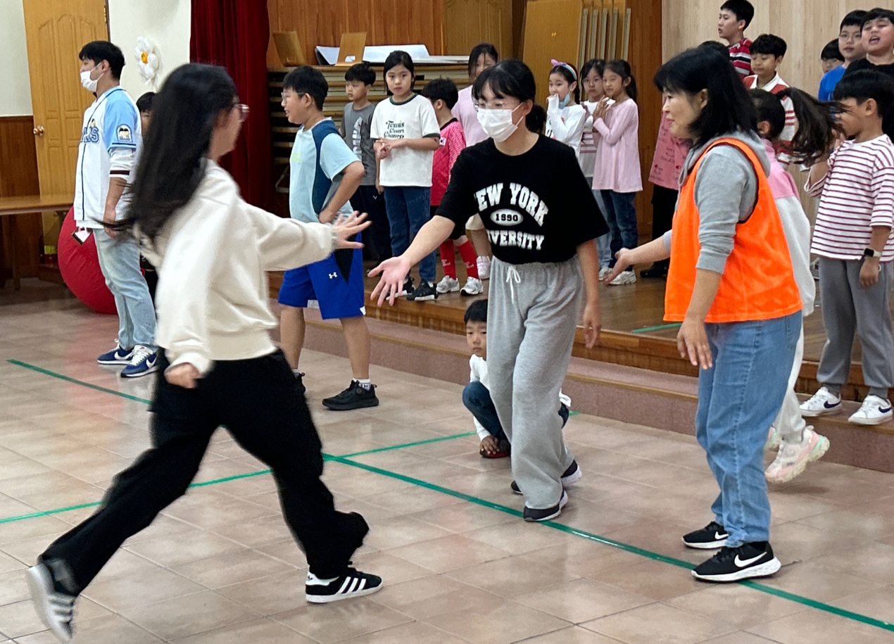1731207702683-18.jpg