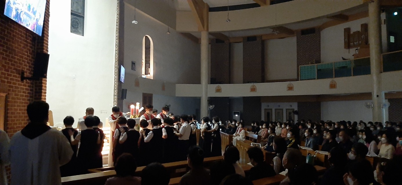 BandPhoto_2024_12_05_22_56_40_64.jpg