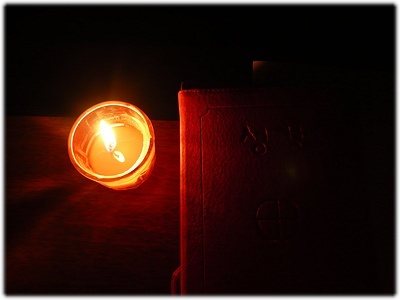 성경과 촛불.jpg