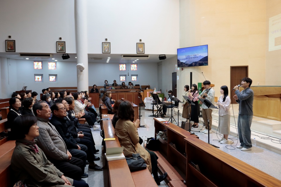 2025_11_17 연총 1부 오후의정원 (21).JPG