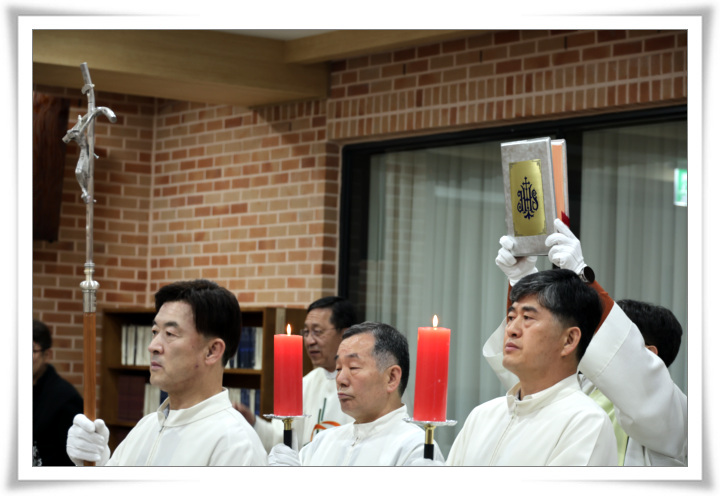사진과 영상 - [본당]성목요일 주님 만찬 저녁미사(2025.04.17.) 덕계성당